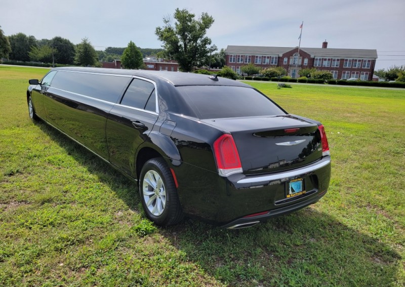 2023 Chrysler 300 Limousine