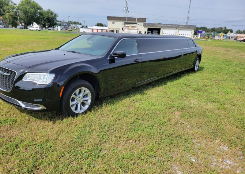 2023 Chrysler 300 Limousine