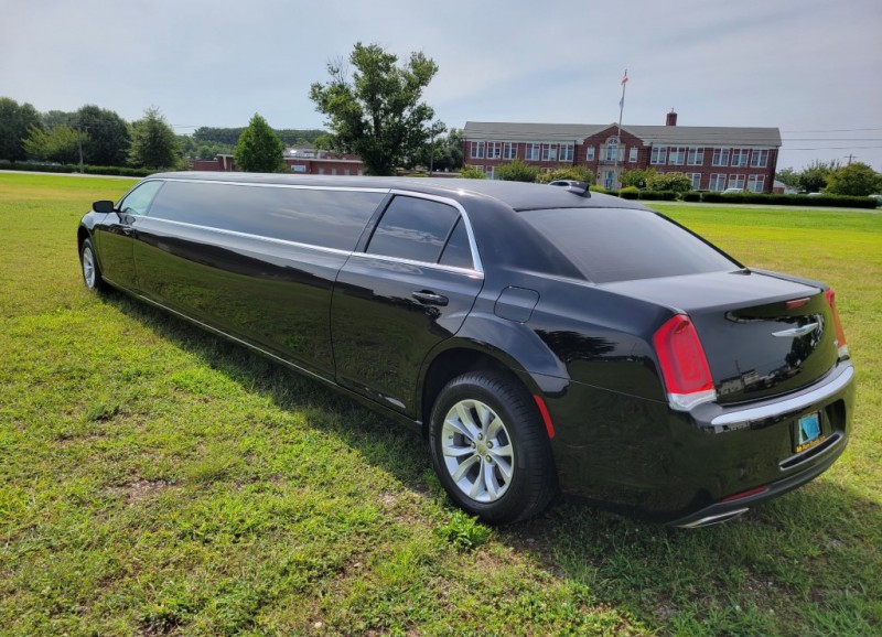 2023 Chrysler 300 Limousine