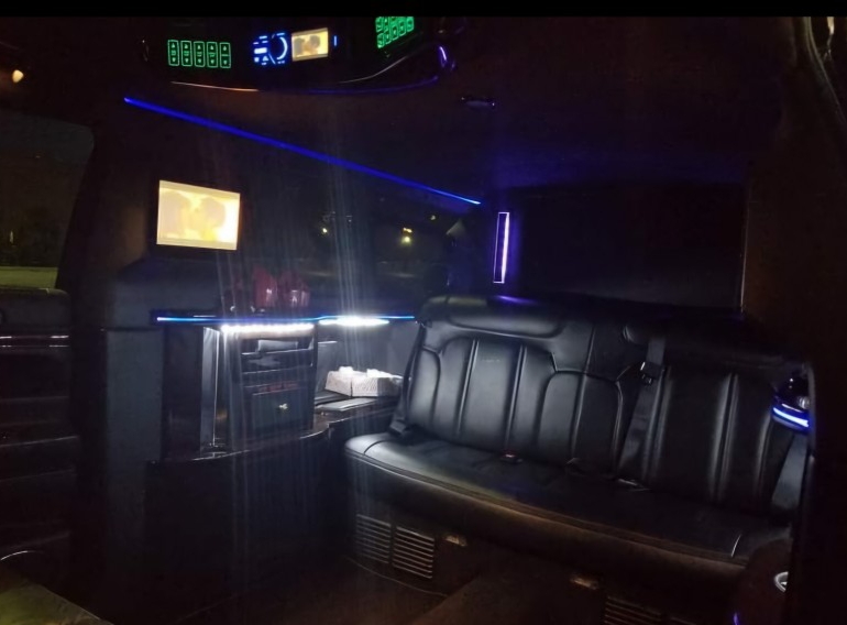 2013 Lincoln MKT Limousine