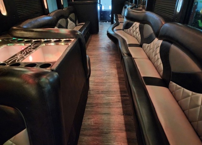 2014 Freightliner Deluxe Motorcoach Limo