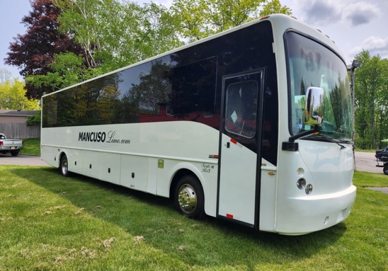 2014 Freightliner Deluxe Motorcoach Limo