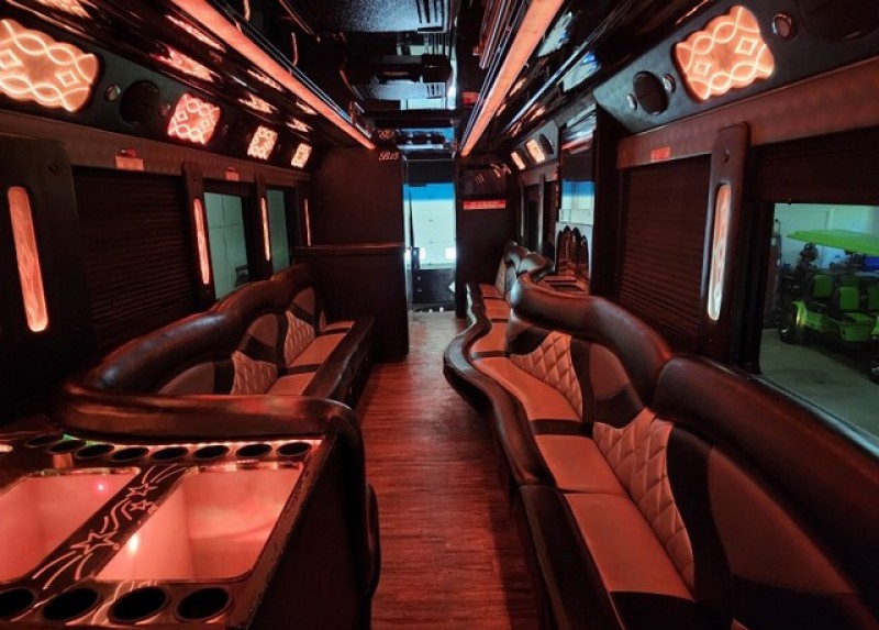 2014 Freightliner Deluxe Motorcoach Limo
