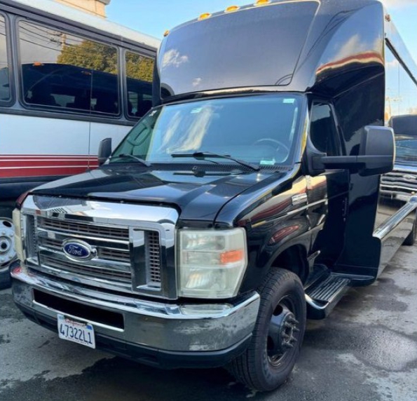 2014 Ford E-450 Shuttle Bus