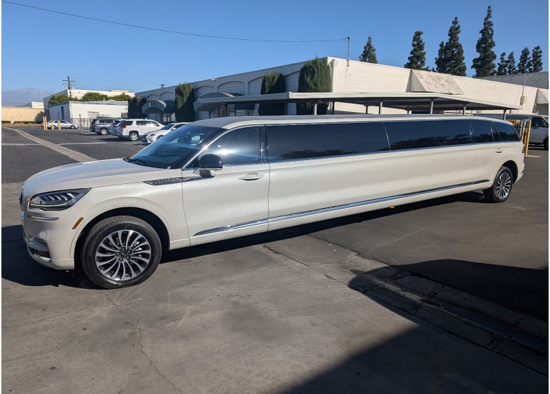 2024 Lincoln Aviator Limousine
