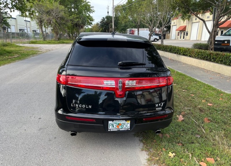 2015 Lincoln MKT Limousine