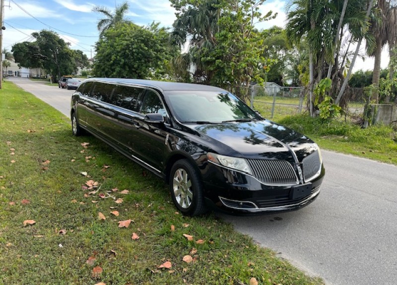 2015 Lincoln MKT Limousine