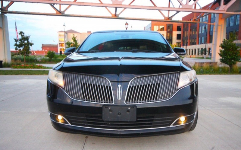 2013 Lincoln MKT Limousine