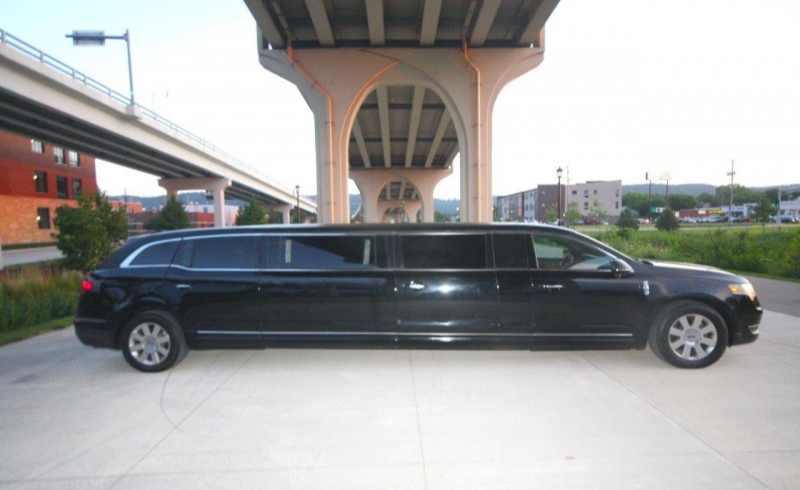 2013 Lincoln MKT Limousine
