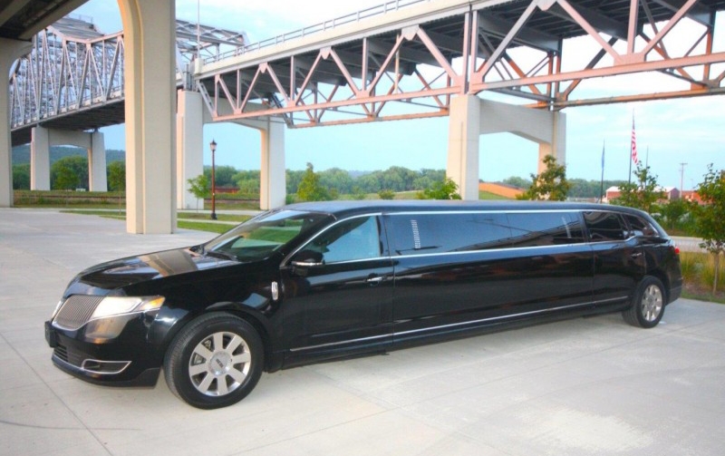 2013 Lincoln MKT Limousine