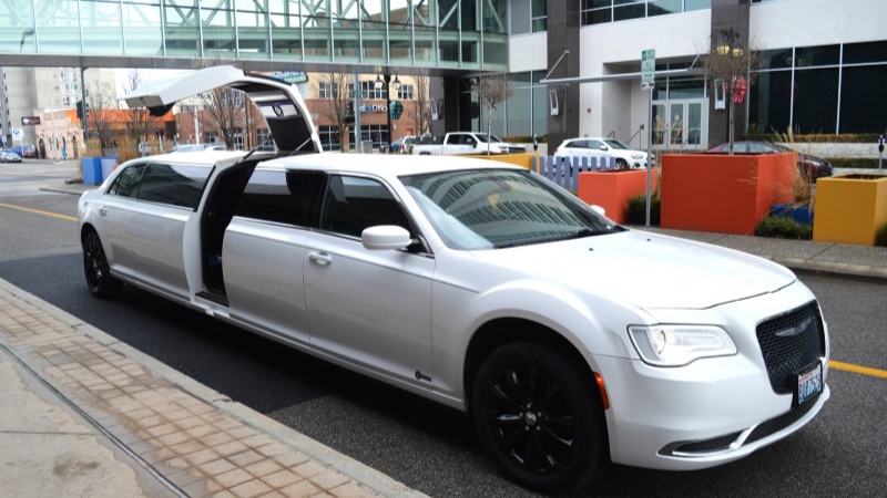 2015 Chrysler 300L Limousine