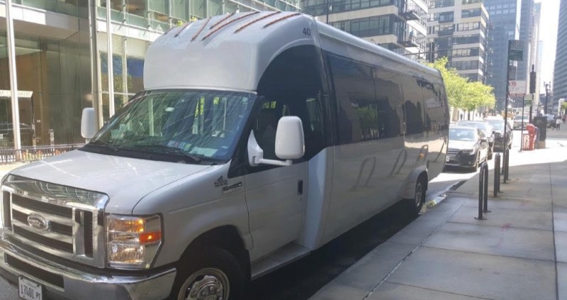 2016 Ford E-450 Shuttle Bus