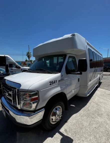 2016 Ford E-450 Shuttle Bus
