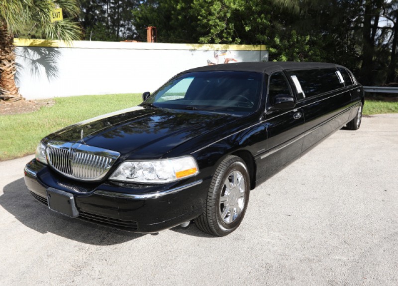 2011 Lincoln Town Car L Limousine