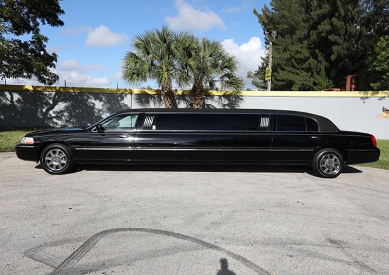 2011 Lincoln Town Car L Limousine