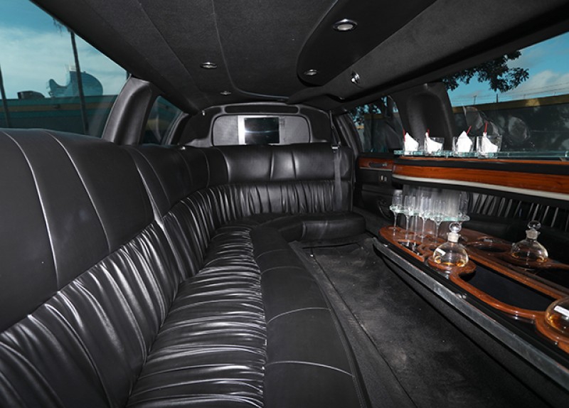2011 Lincoln Town Car L Limousine