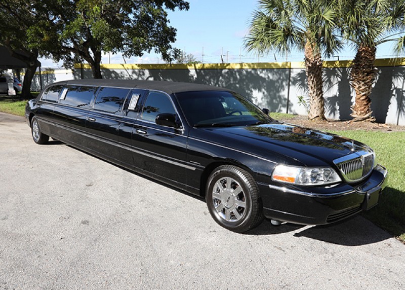 2011 Lincoln Town Car L Limousine