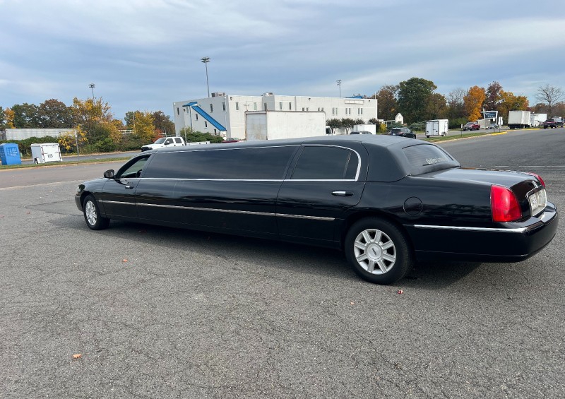 2008 Lincoln Town Car Limousine