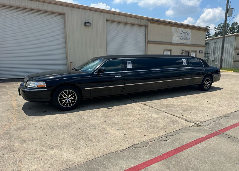 2007 Lincoln Town Car L Limousine