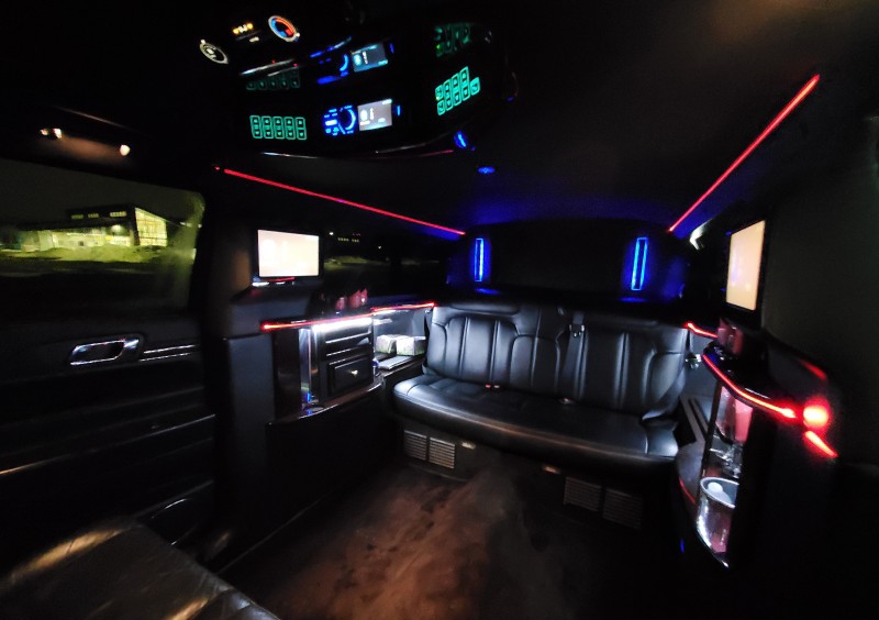 2013 Lincoln MKT Limousine