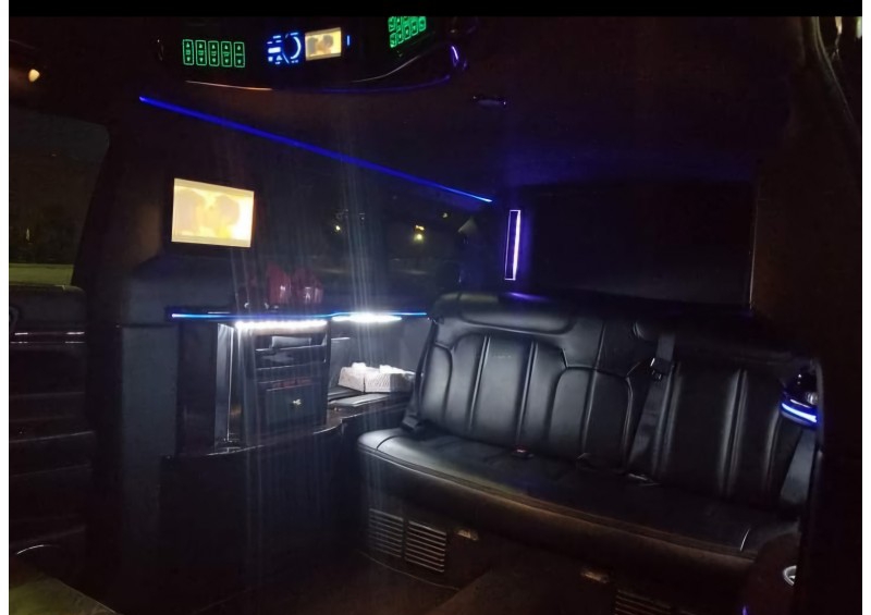 2013 Lincoln MKT Limousine