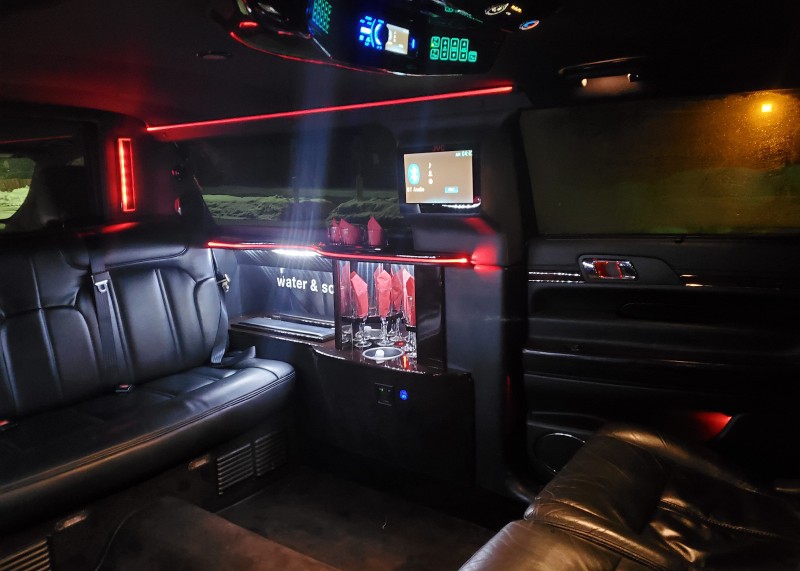 2013 Lincoln MKT Limousine
