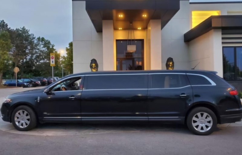 2013 Lincoln MKT Limousine