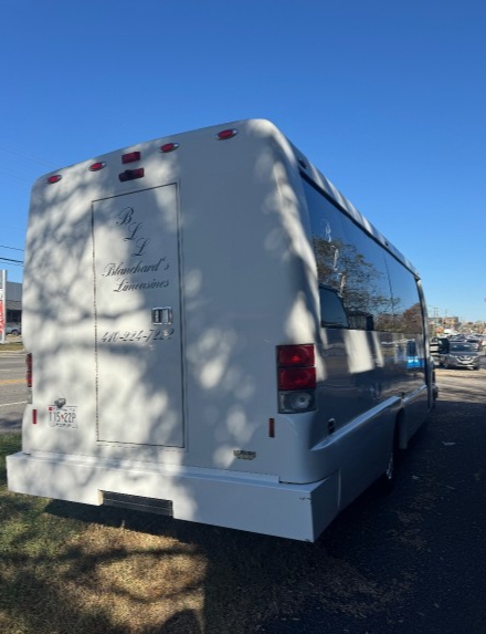 2015 Ford F-550 Shuttle Bus