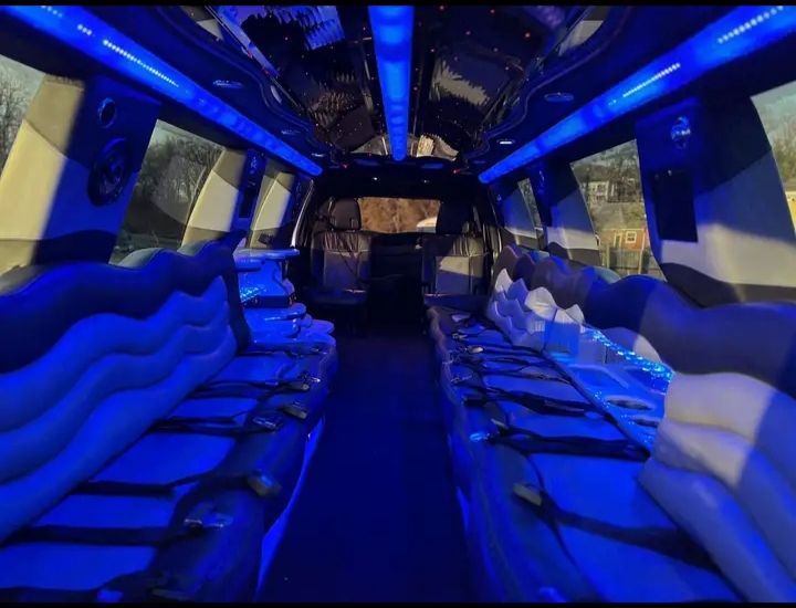 2013 Lincoln Navigator Limousine