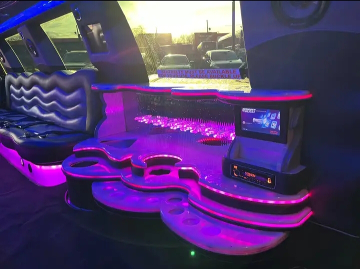 2013 Lincoln Navigator Limousine