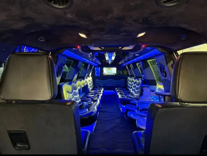 2013 Lincoln Navigator Limousine