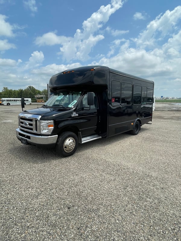 Ford E-350 2019