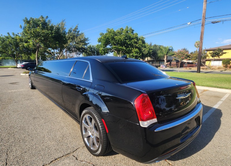 2018 Chrysler 300 Limousine