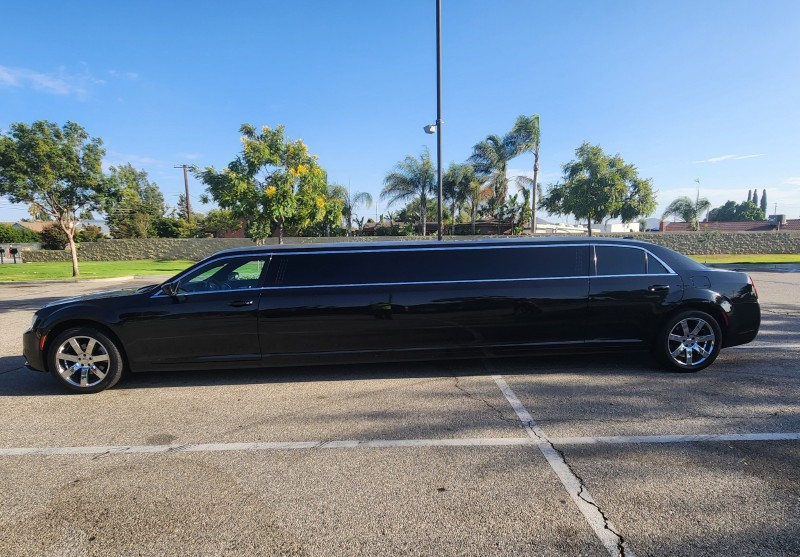 2018 Chrysler 300 Limousine