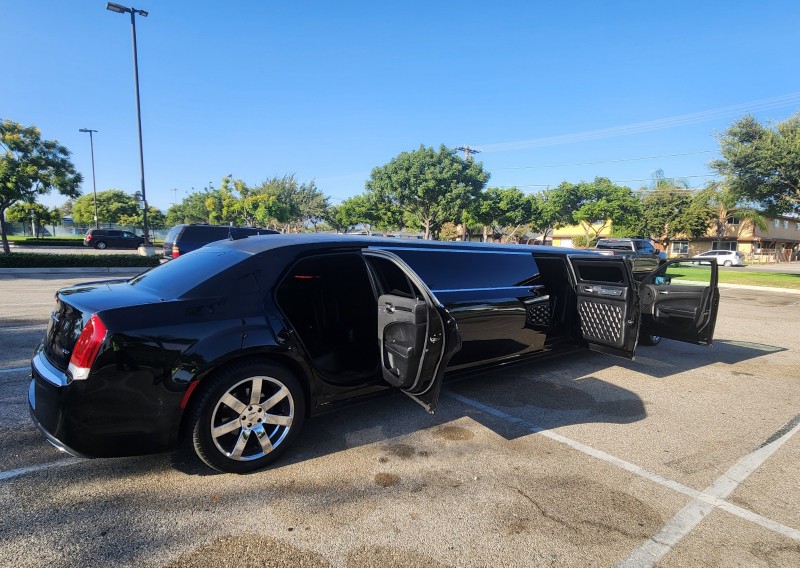 2018 Chrysler 300 Limousine
