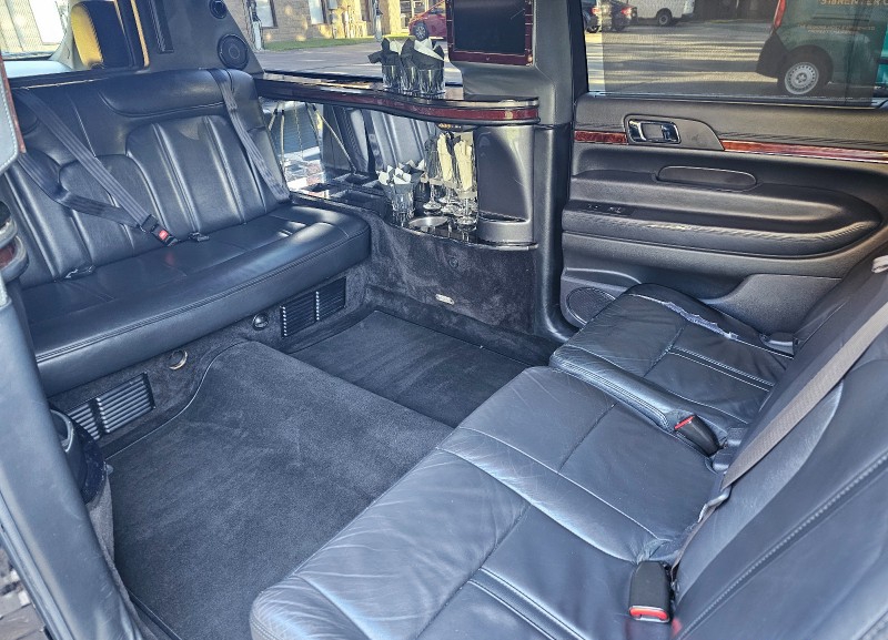 2016 Lincoln MKT Limousine