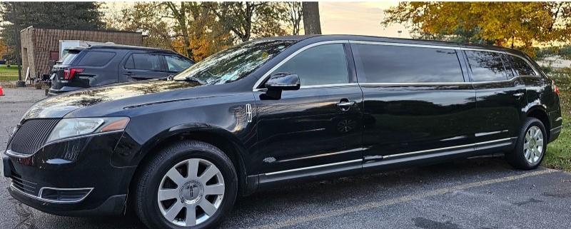 2016 Lincoln MKT Limousine