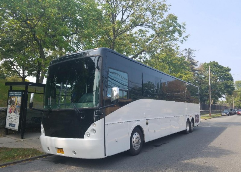 2011 Freightliner Workhorse Motorcoach Limo