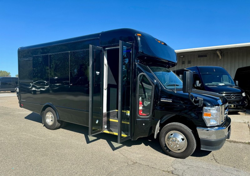 2023 Ford E-450 Limo Bus