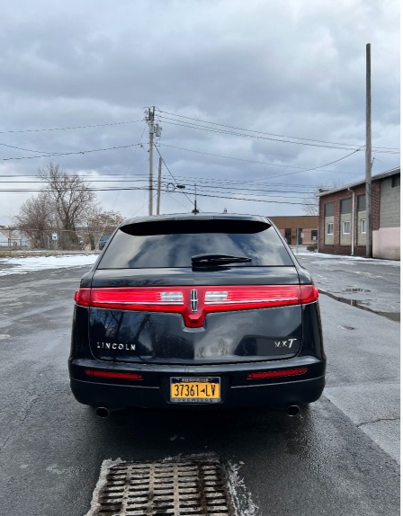 2018 Lincoln MKT Limousine