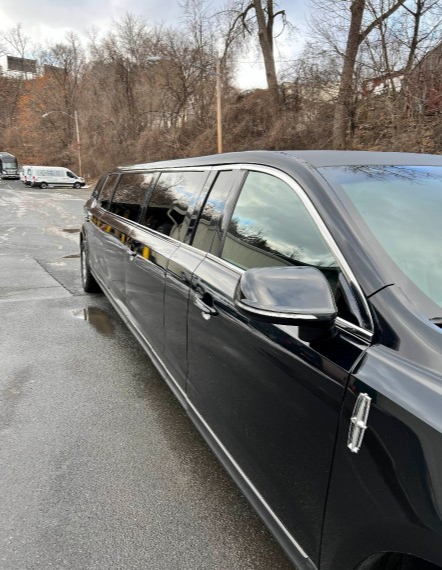 2018 Lincoln MKT Limousine