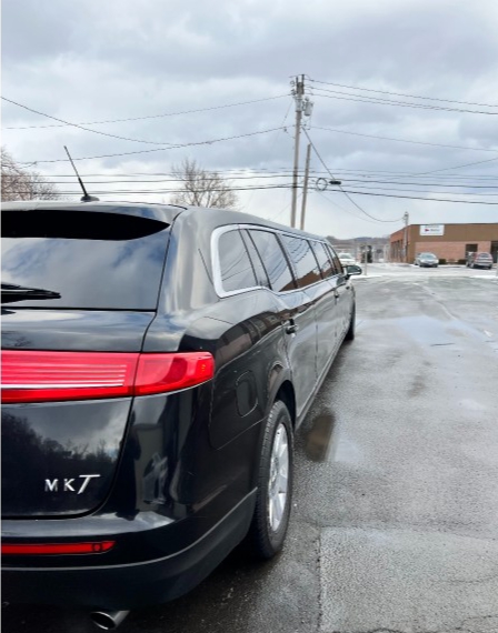 2018 Lincoln MKT Limousine