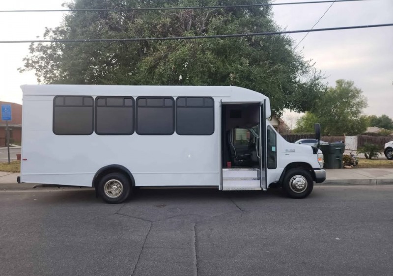 2014 Ford E-450 Limo Bus