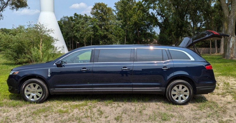 2013 Lincoln MKT Limousine