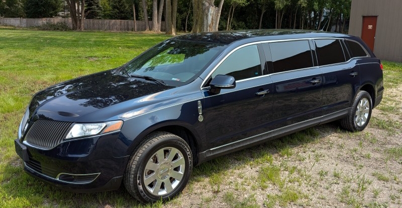 2013 Lincoln MKT Limousine
