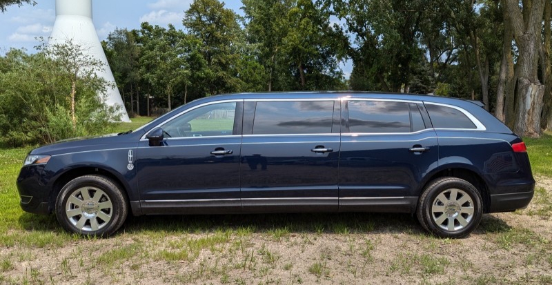 2013 Lincoln MKT Limousine