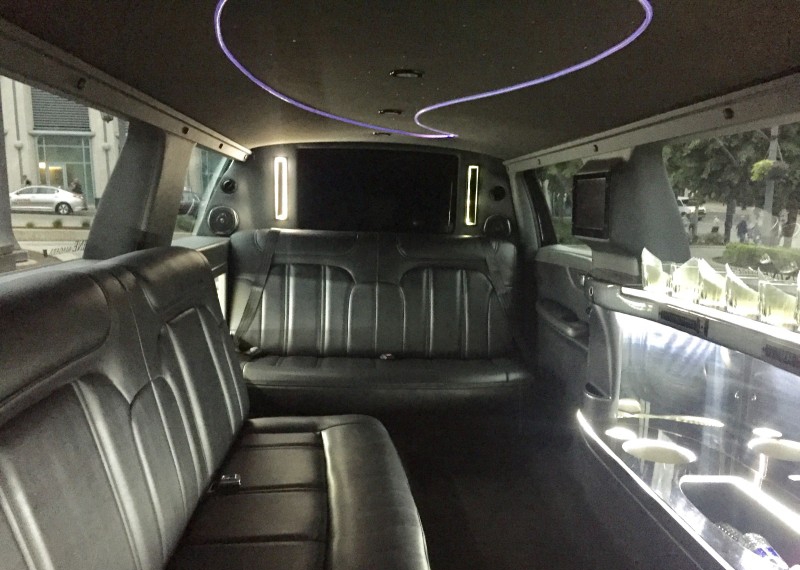 2013 Lincoln MKT Limousine