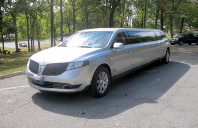 2013 Lincoln MKT Limousine