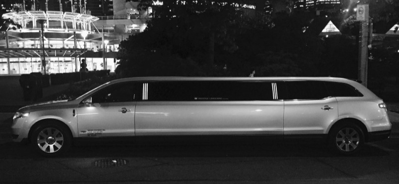 2013 Lincoln MKT Limousine
