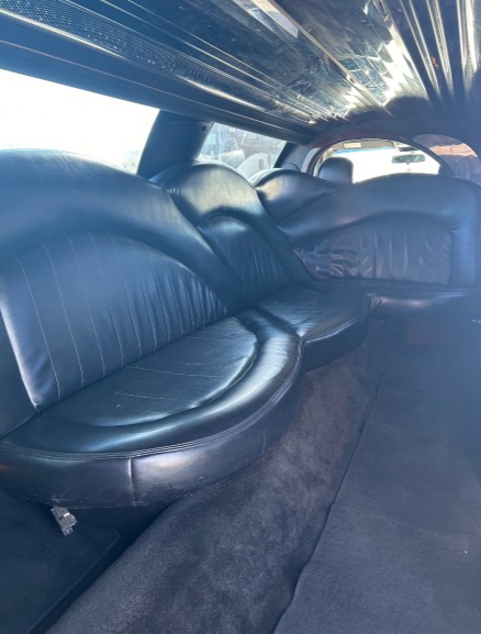 2005 Lincoln Town Car Limousine